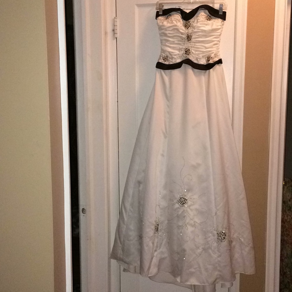 Long White and Black Strapless Prom Dress Size 3
